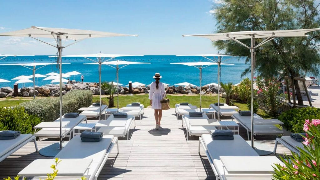 HOA Outdoor Spaces: 5 Secrets for Stunning Pompano Areas 3 HOA Outdoor Spaces